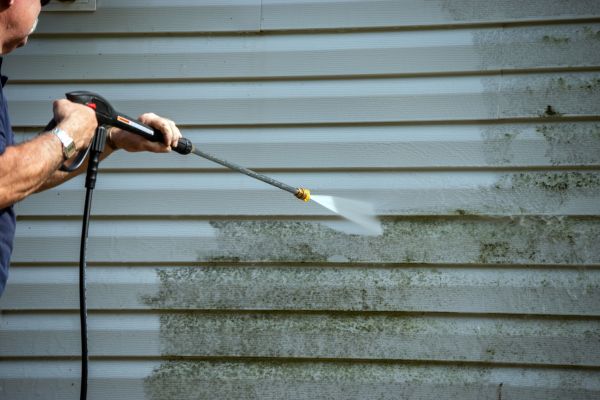 Vinyl Siding Power Washing in Camas